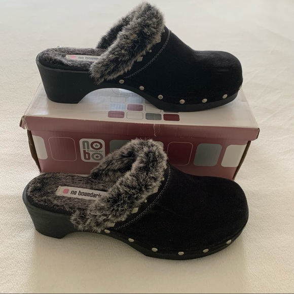 No Boundaries Shoes - No Boundaries Cute Fuzzy Clogs! Black w/ Gray fur! 9